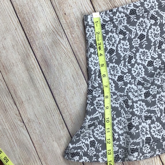 Forever 21 floral skirt - Picture 5 of 5